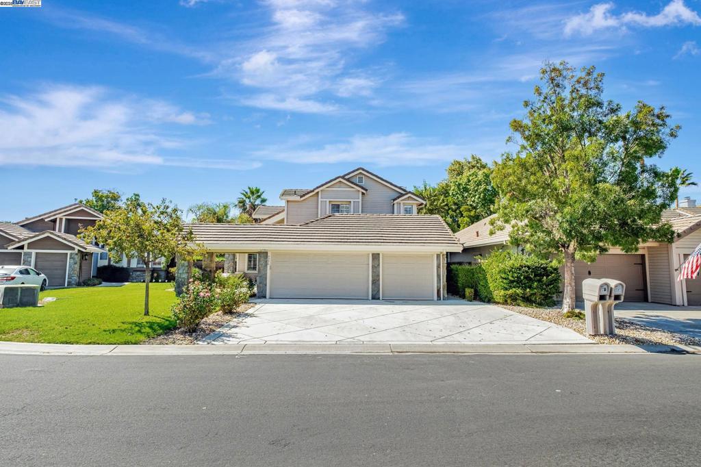 DISCOVERY BAY COUNTRY CLUB - Residential