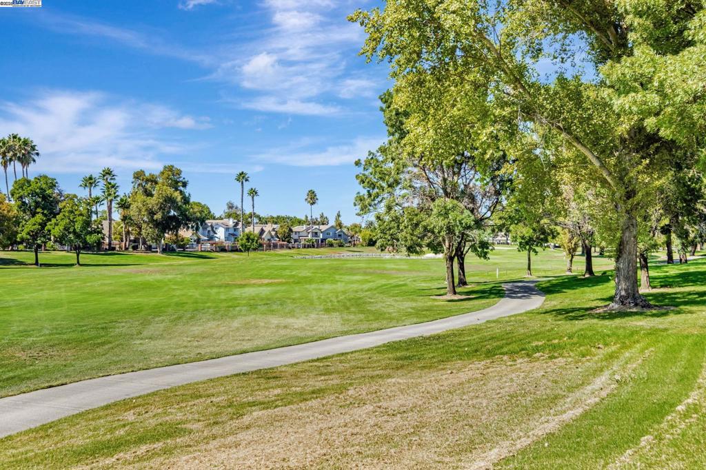 DISCOVERY BAY COUNTRY CLUB - Residential