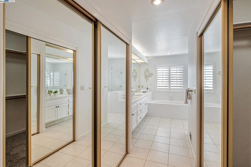 DISCOVERY BAY COUNTRY CLUB - Residential