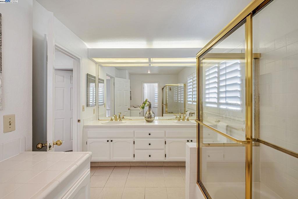 DISCOVERY BAY COUNTRY CLUB - Residential