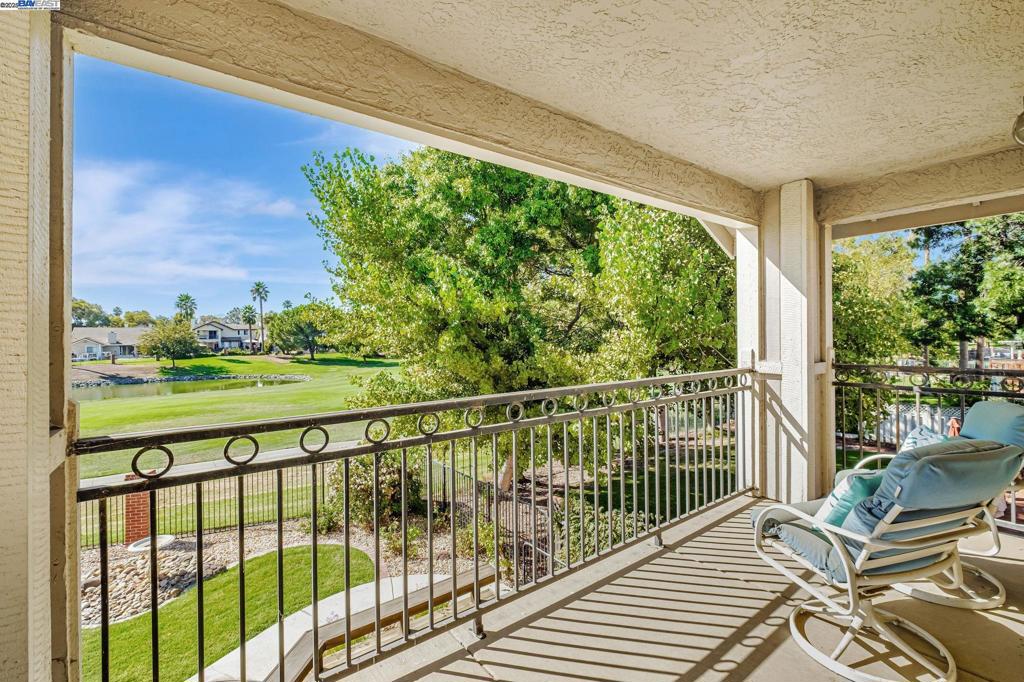 DISCOVERY BAY COUNTRY CLUB - Residential