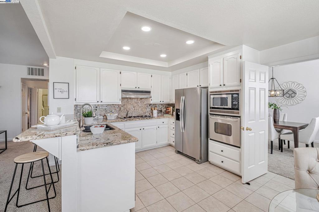 DISCOVERY BAY COUNTRY CLUB - Residential