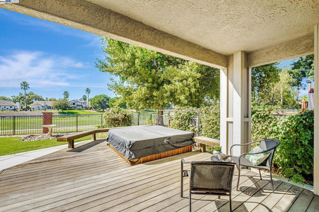 DISCOVERY BAY COUNTRY CLUB - Residential