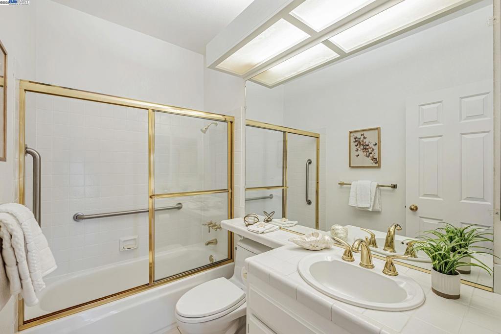 DISCOVERY BAY COUNTRY CLUB - Residential