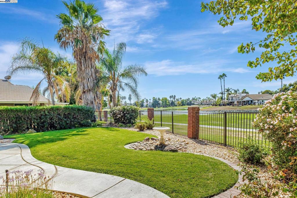 DISCOVERY BAY COUNTRY CLUB - Residential