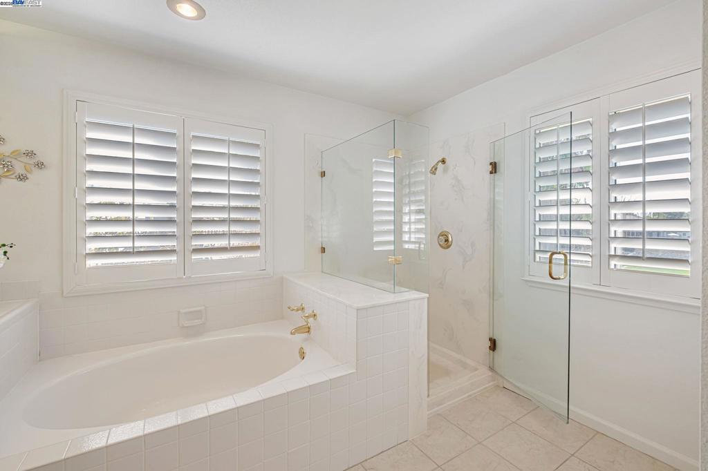 DISCOVERY BAY COUNTRY CLUB - Residential