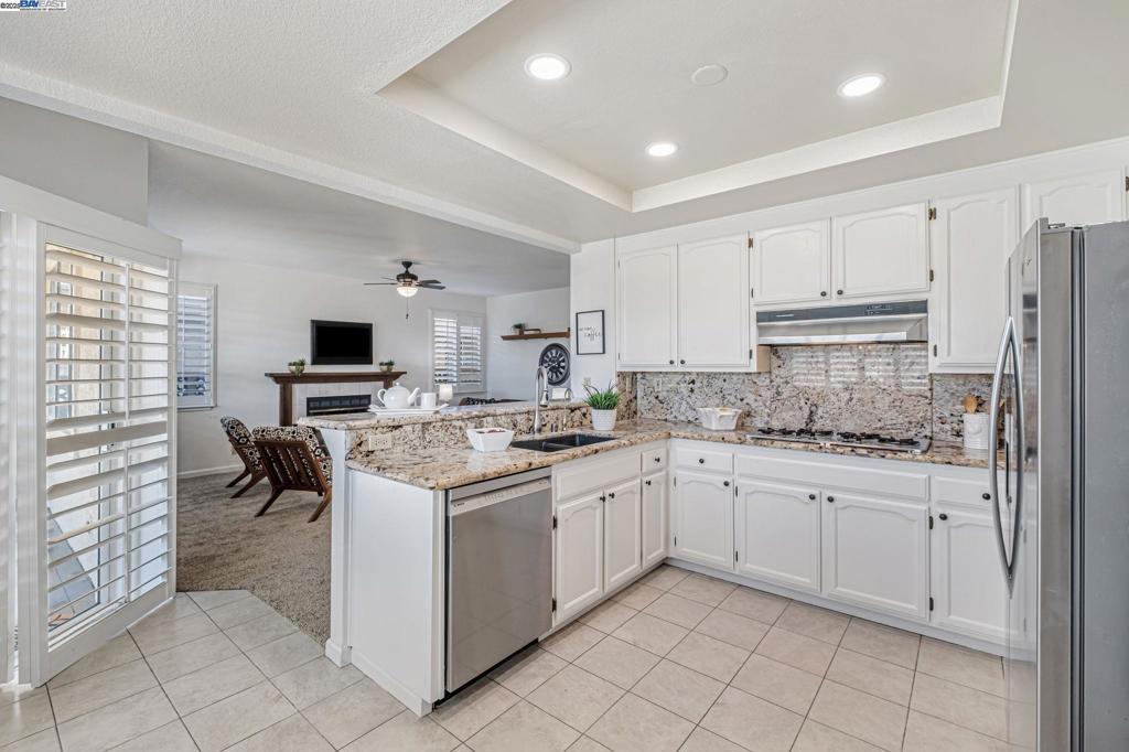 DISCOVERY BAY COUNTRY CLUB - Residential
