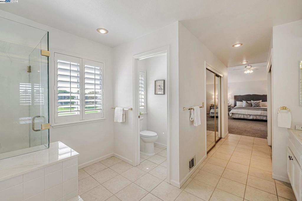 DISCOVERY BAY COUNTRY CLUB - Residential