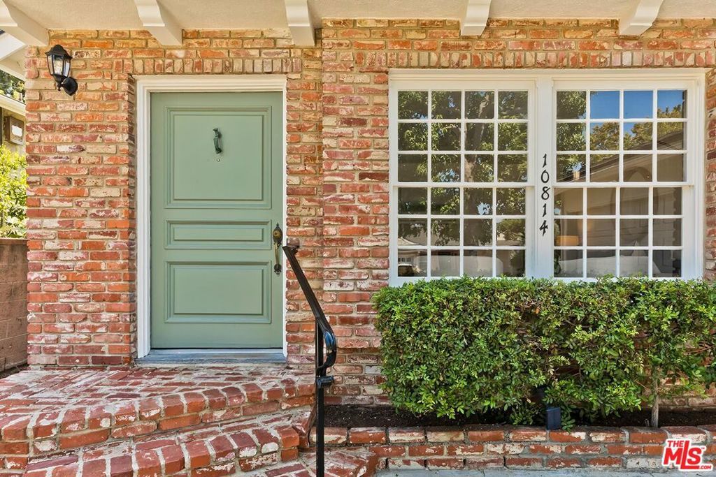 Photo of 10814 Molony Road, Culver City, CA 90230 (MLS # 25581215)