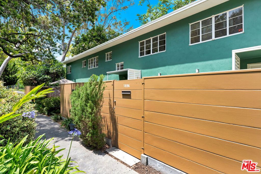 5226 Village Green GRN, Los Angeles CA 90016