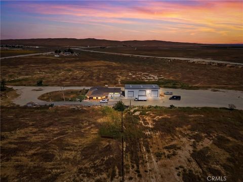 Photo of 25624 Cadet, Maricopa, CA 93252 (MLS # NS26083233)