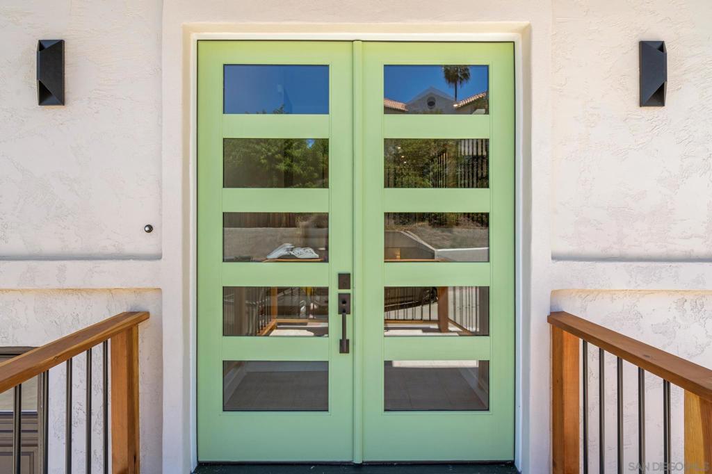 4242 Avenida Gregory