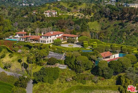 Photo of 1309 Davies Drive, Beverly Hills, CA 90210 (MLS # 26650709)