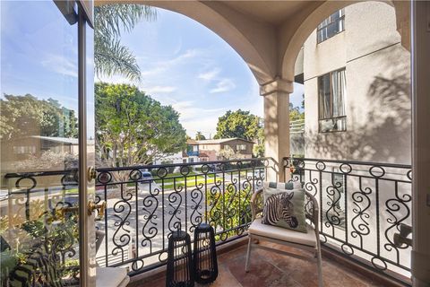 Photo of 918 S Wooster Street #2, Los Angeles, CA 90035 (MLS # SR26059549)