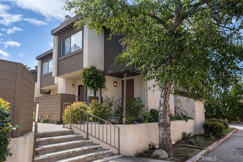 Photo of 10011 Topanga Canyon Blvd, Chatsworth, CA 91311 (MLS # SR26040587)