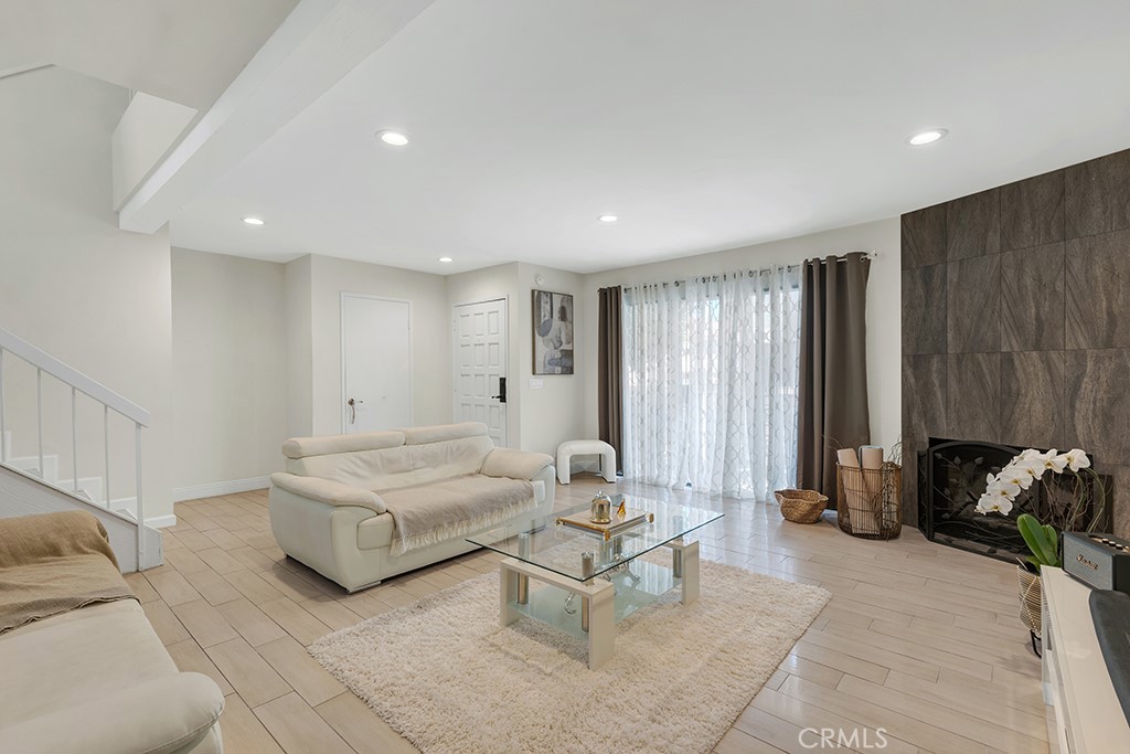 10011 Topanga Canyon 1