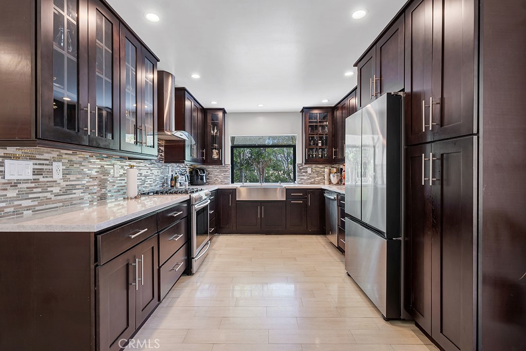 10011 Topanga Canyon 1