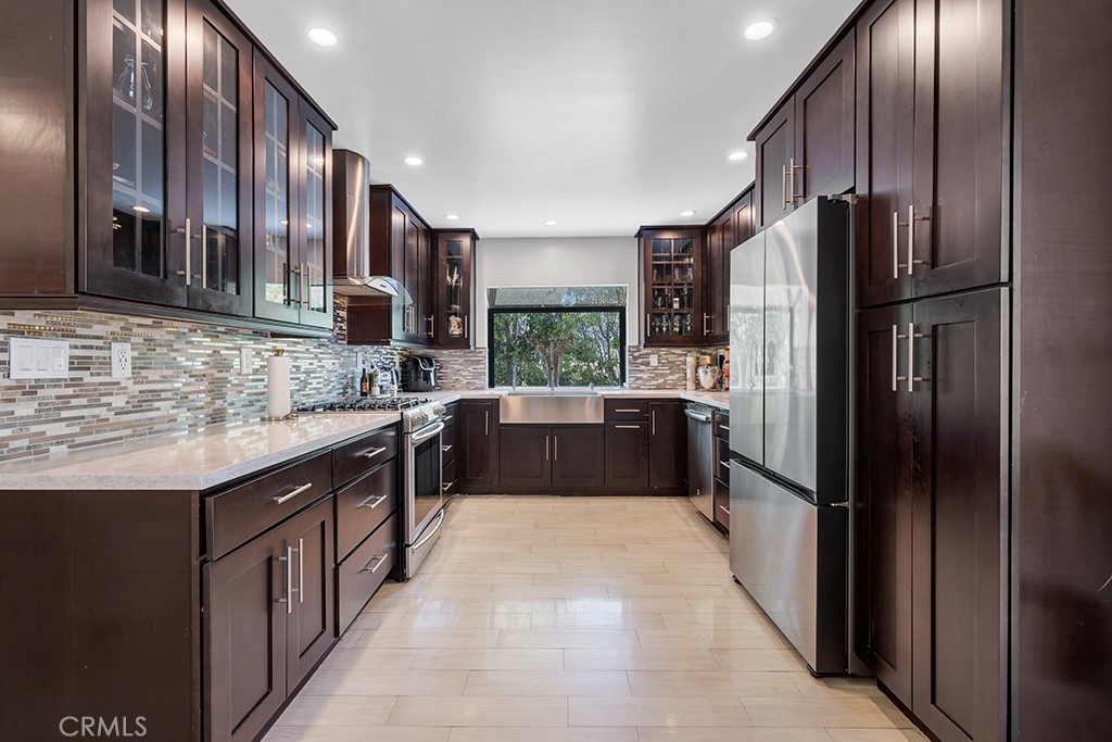10011 Topanga Canyon 1