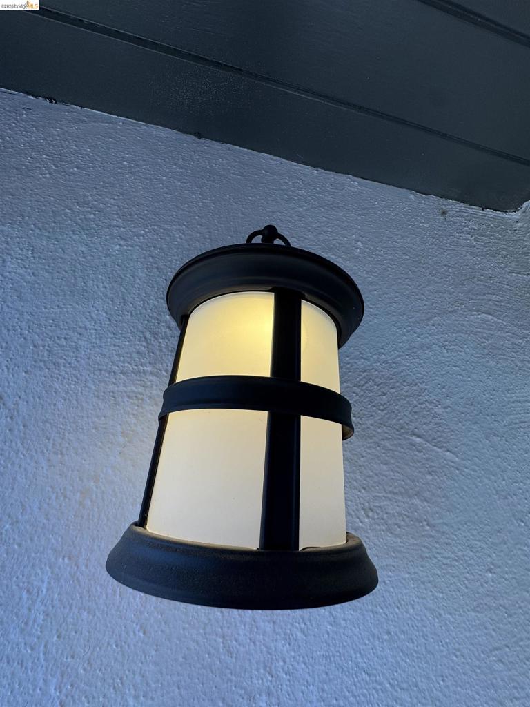 1909 1909 Francisco Way