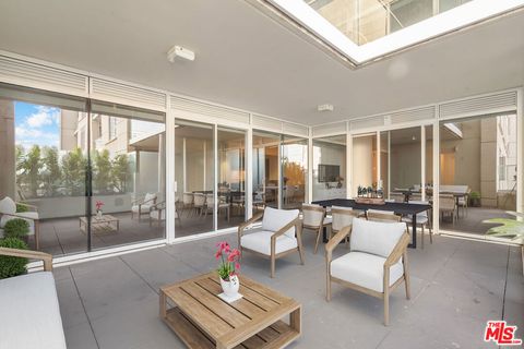 Photo of 6250 Hollywood Boulevard #4E, Los Angeles, CA 90028 (MLS # 26670881)