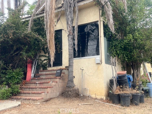 Opportunity to own 5 units- (THIS IS A FIXER UPER) 2 buildings, Corner Units, 2 different addresses 405 N. Edgewood St. and 237 E. Ivy Ave (located in a great area of Inglewood CA. The first building has 1 single story and the second one 2 story building.
Owner lives in one of the buildings using 2 Units combination, ( one unit has one bedroom and the other one is a studio.) The second building has 3 units, 1 bedroom each, presently rented to tenants, one of the tenant is leaving in a month and the second tenant will remain in one of the units. Property has 2, 1 car garage located below the 2 story building.