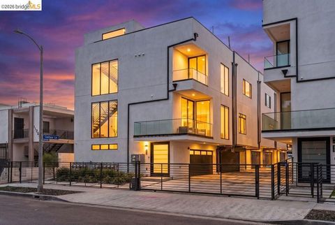 Photo of 6503 N Contour LN LN, North Hollywood, CA 91606 (MLS # 41134298)