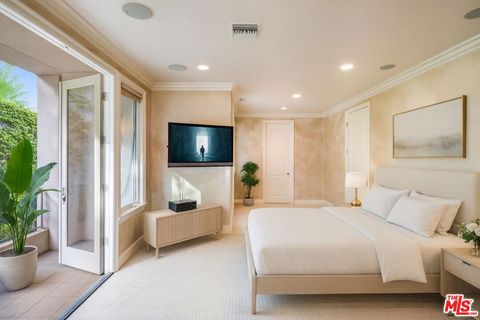 Photo of 868 Braewood Court, South Pasadena, CA 91030 (MLS # 25583721)