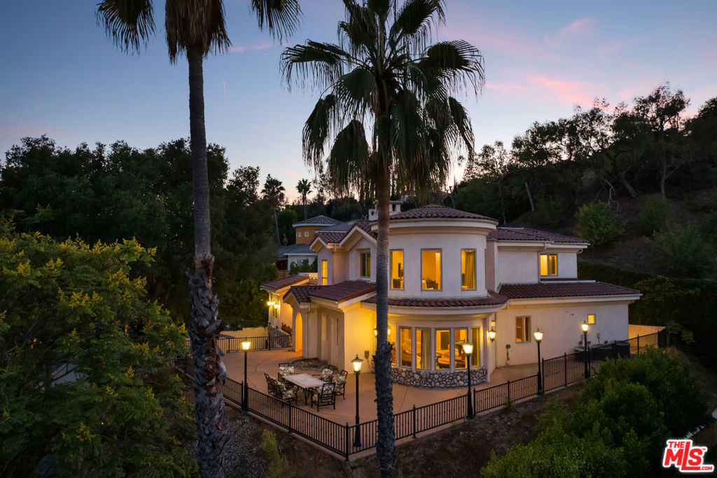 868 Braewood Court