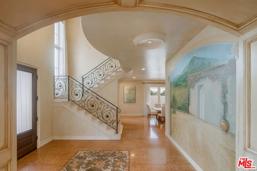 868 Braewood Court