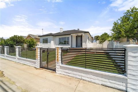 Photo of 11443 11445 Saticoy Street, North Hollywood, CA 91605 (MLS # OC25119212) Photo of 11443 11445 Saticoy Street, North Hollywood, CA 91605 (MLS # OC25119212)