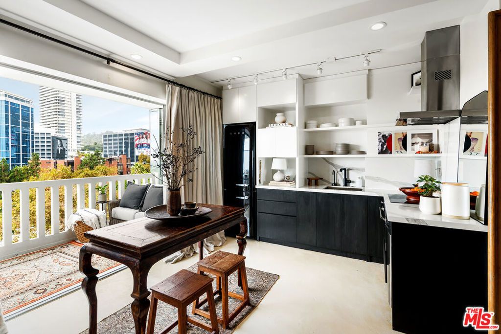 Photo of 999 N Doheny Drive #811, West Hollywood, CA 90069 (MLS # 25576935)