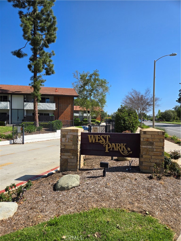 Easy access to 101 FWY. Like a park - upgraded Westpark Condo. new recessed lites, new lite fixtures, new vanity, new bedroom carpet, new gas stove, new vertical blinds, new double pane windows, fresh new painting. Bike to Westlake, Westlake Golf Club, a mile drive to Costco, Target, Westlake Commons, high-end restaurants. 2 covered parking (side by side).