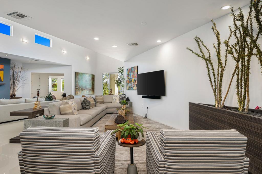 La Residence - Residential