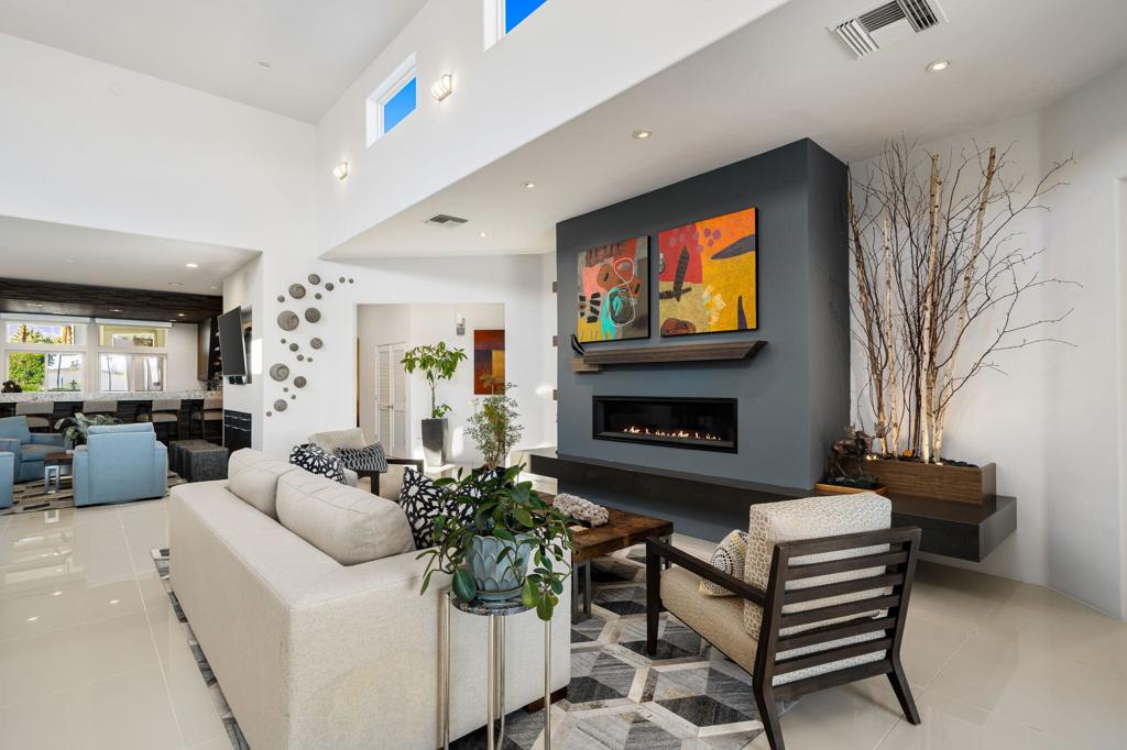 La Residence - Residential