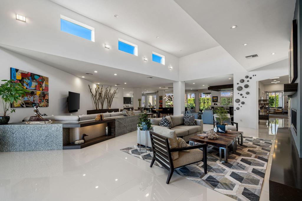 La Residence - Residential