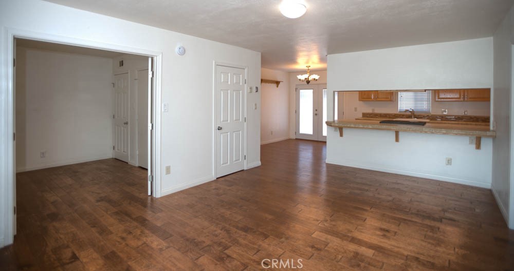 1015 W Avenue J7