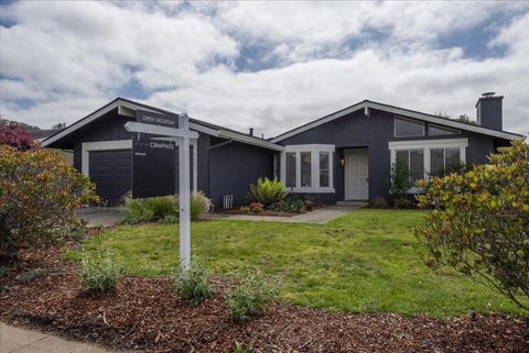 Photo of 1557 Mizzen Lane, Half Moon Bay, CA 94019 (MLS # ML82044248)