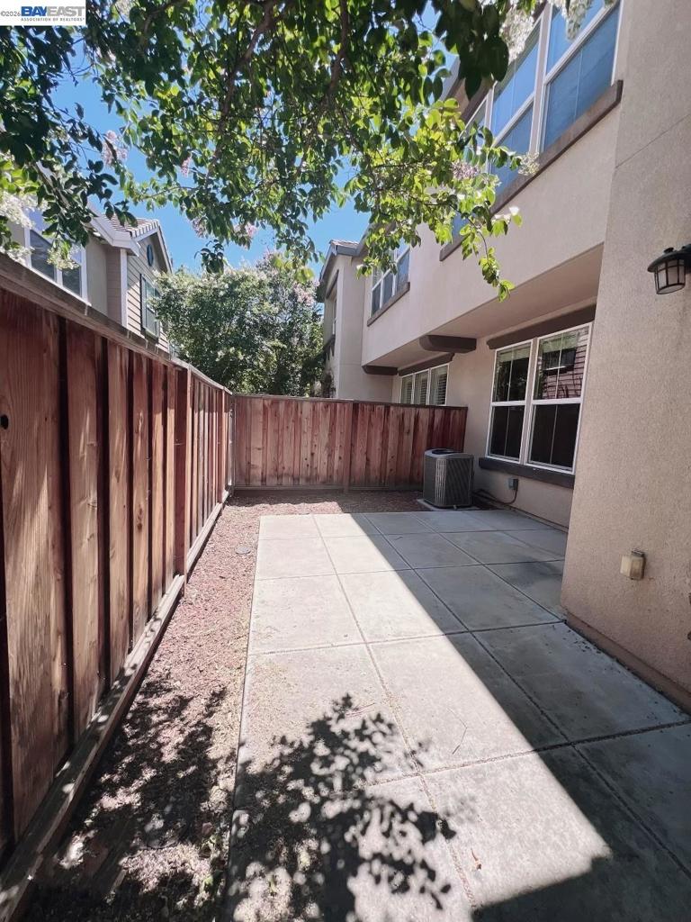 20 S Hidalgo St