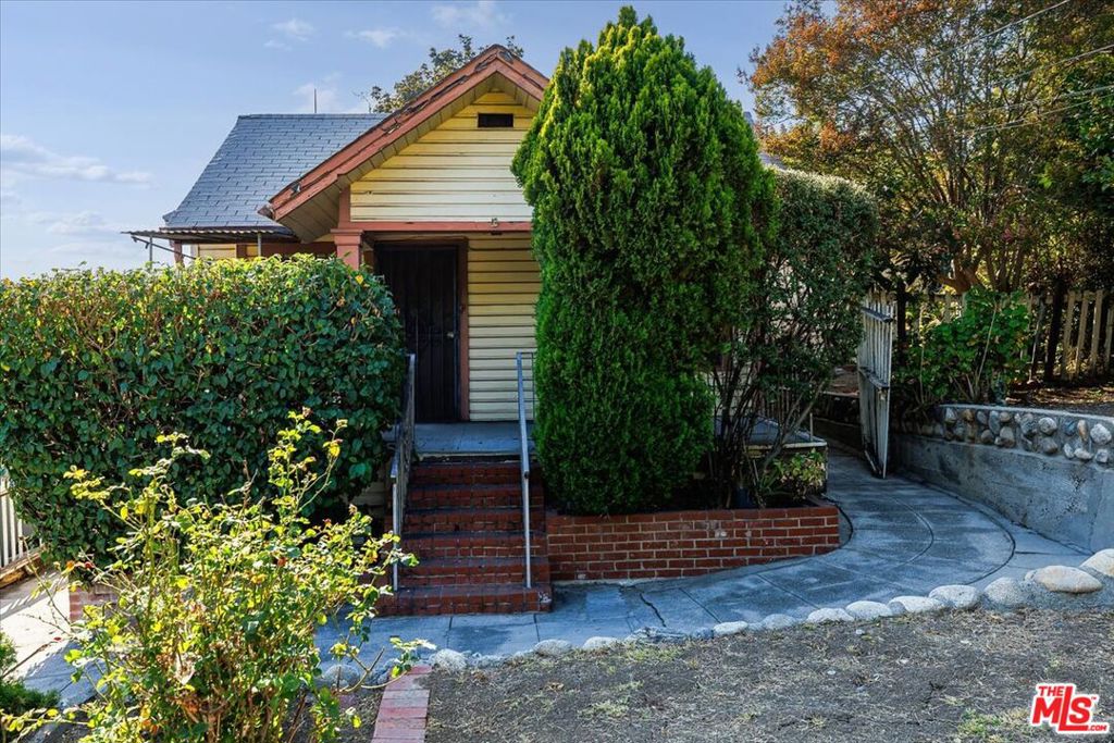 1621 Mohawk Street, Los Angeles CA 90026