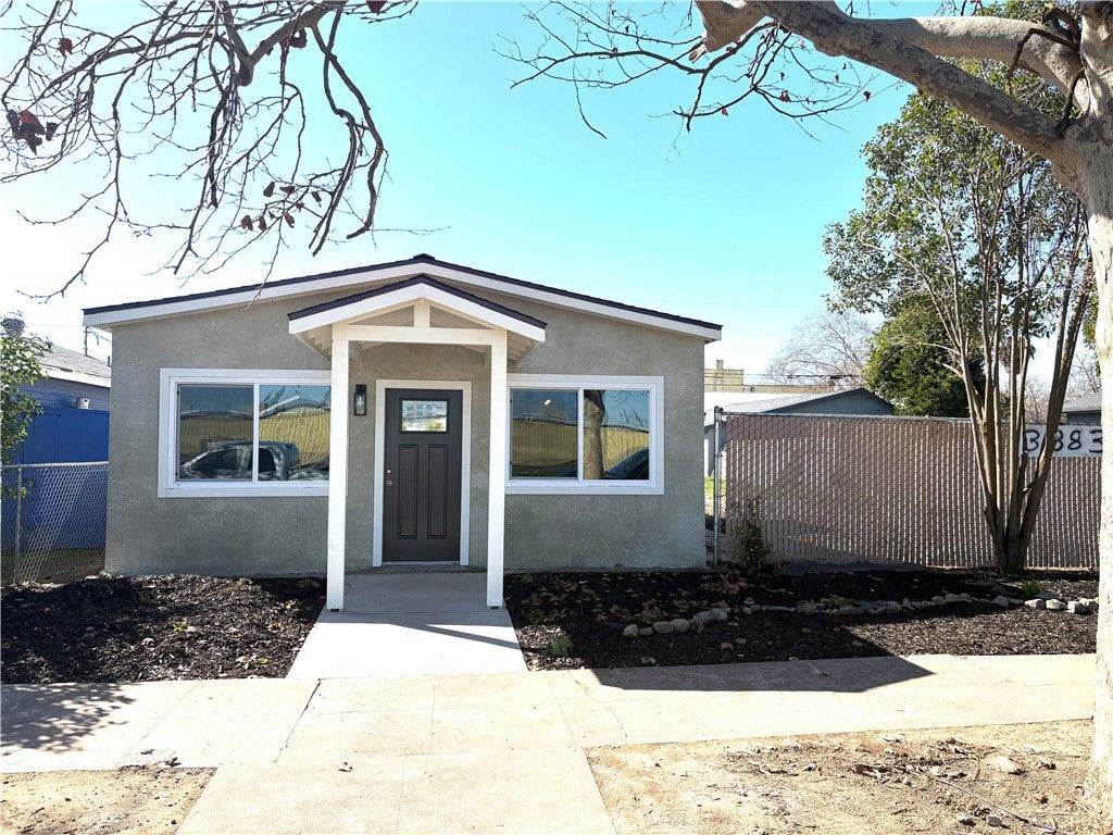3883 Santa Fe