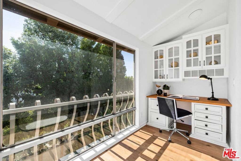 12720 Burbank Boulevard 318