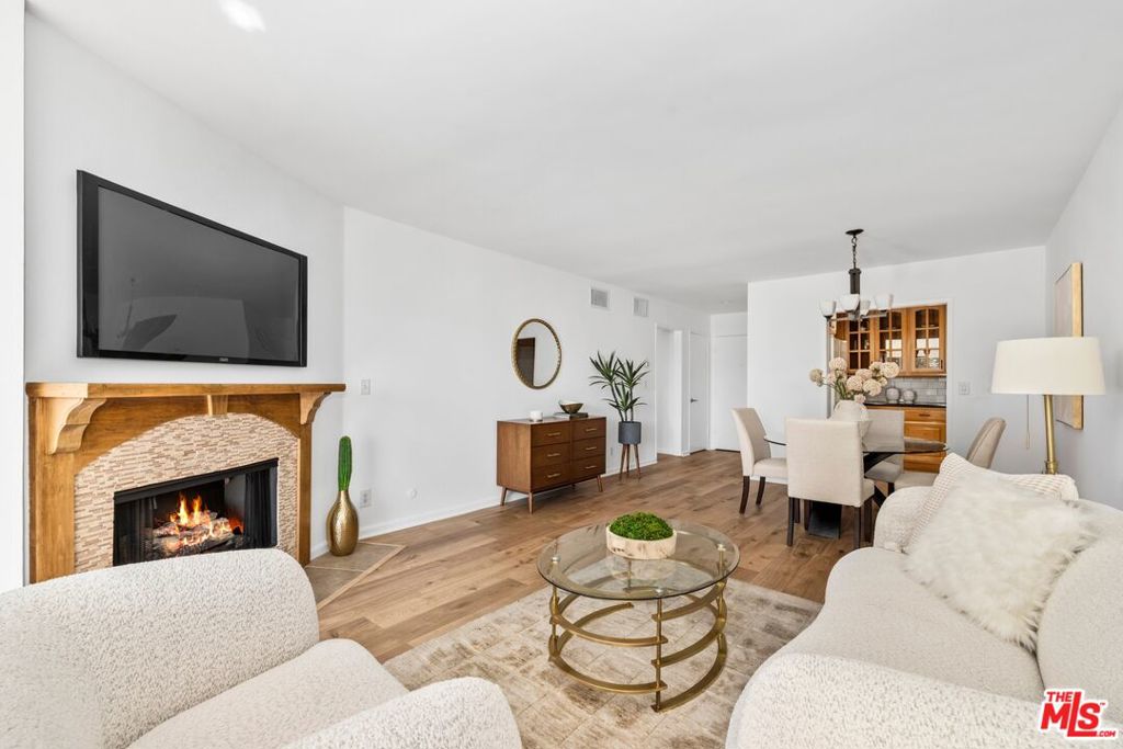 12720 Burbank Boulevard 318