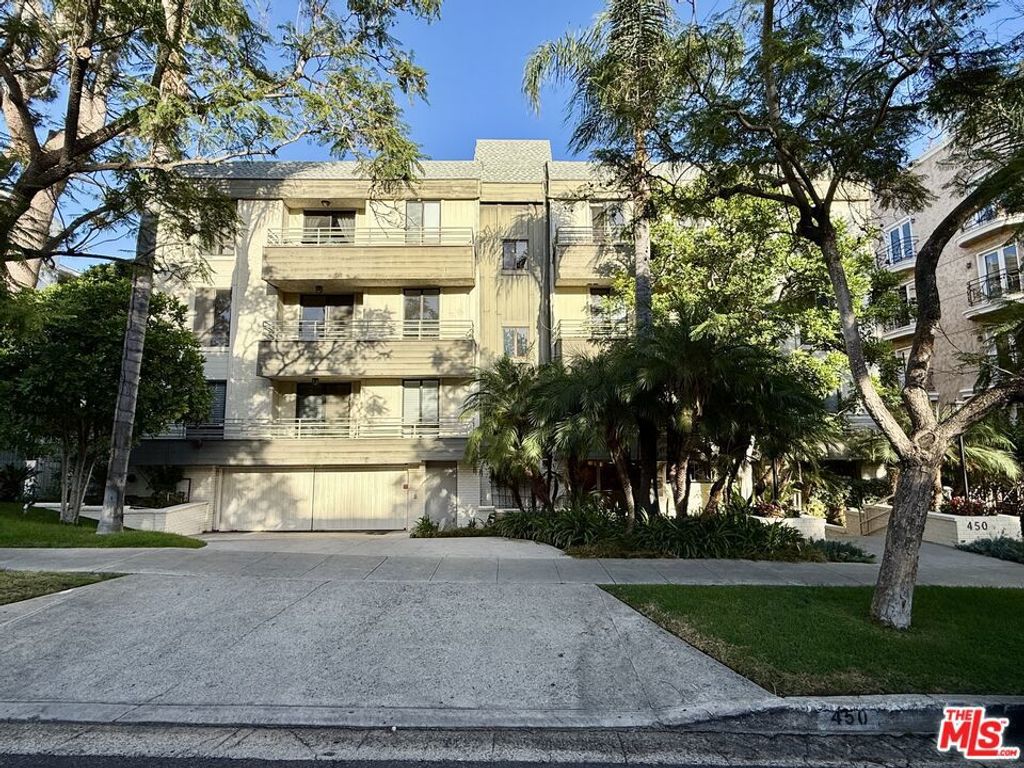 Photo of 450 N Oakhurst Drive #304, Beverly Hills, CA 90210 (MLS # 26665187)
