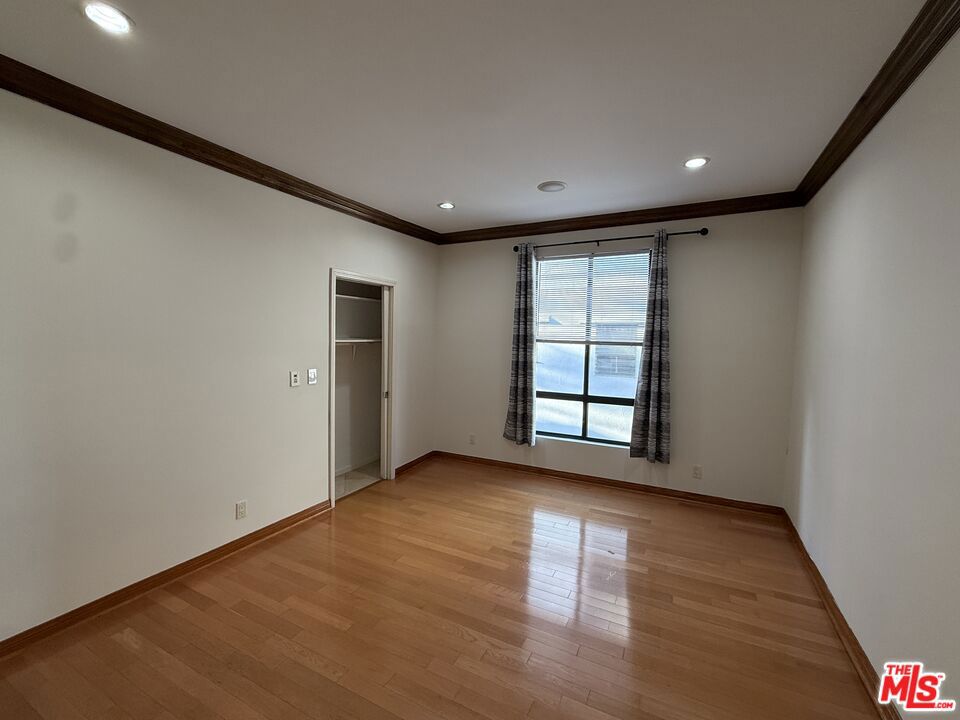 450 N Oakhurst Drive 304