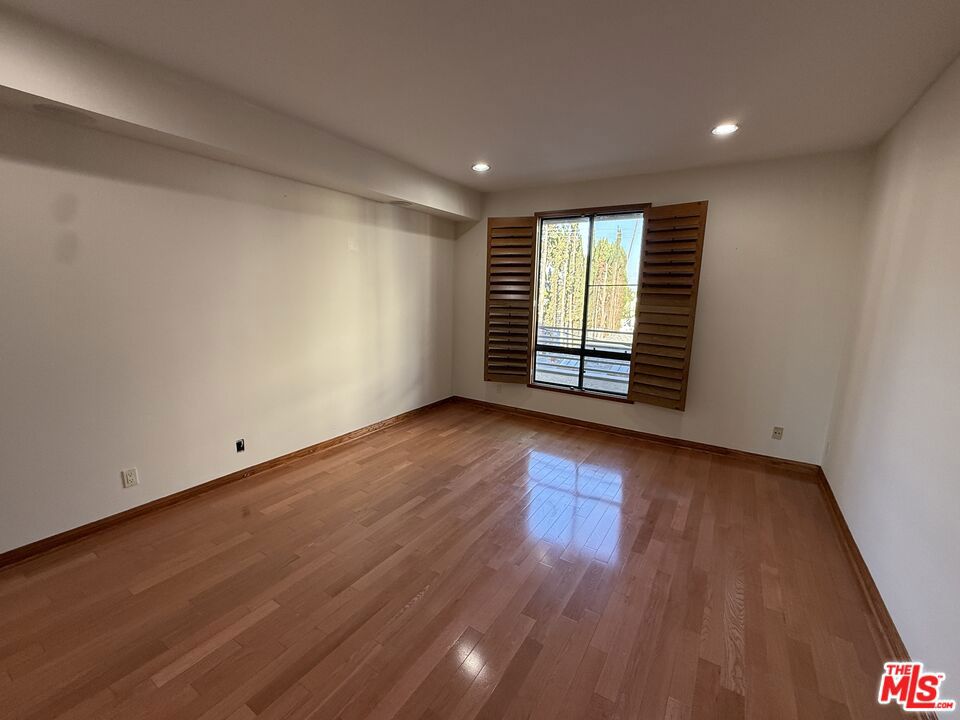 450 N Oakhurst Drive 304