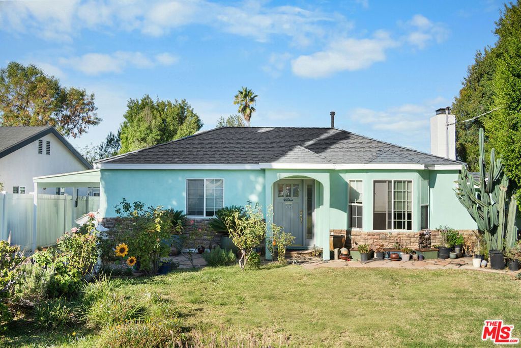 Photo of 10855 Woodward Avenue, Sunland, CA 91040 (MLS # 25605085)