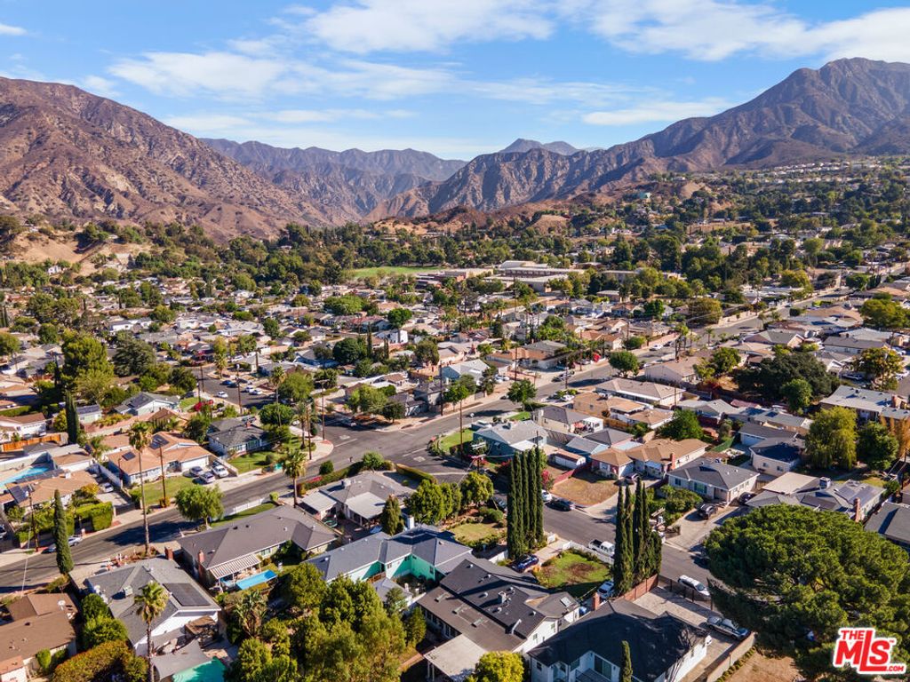 Photo of 10855 Woodward Avenue, Sunland, CA 91040 (MLS # 25605085)