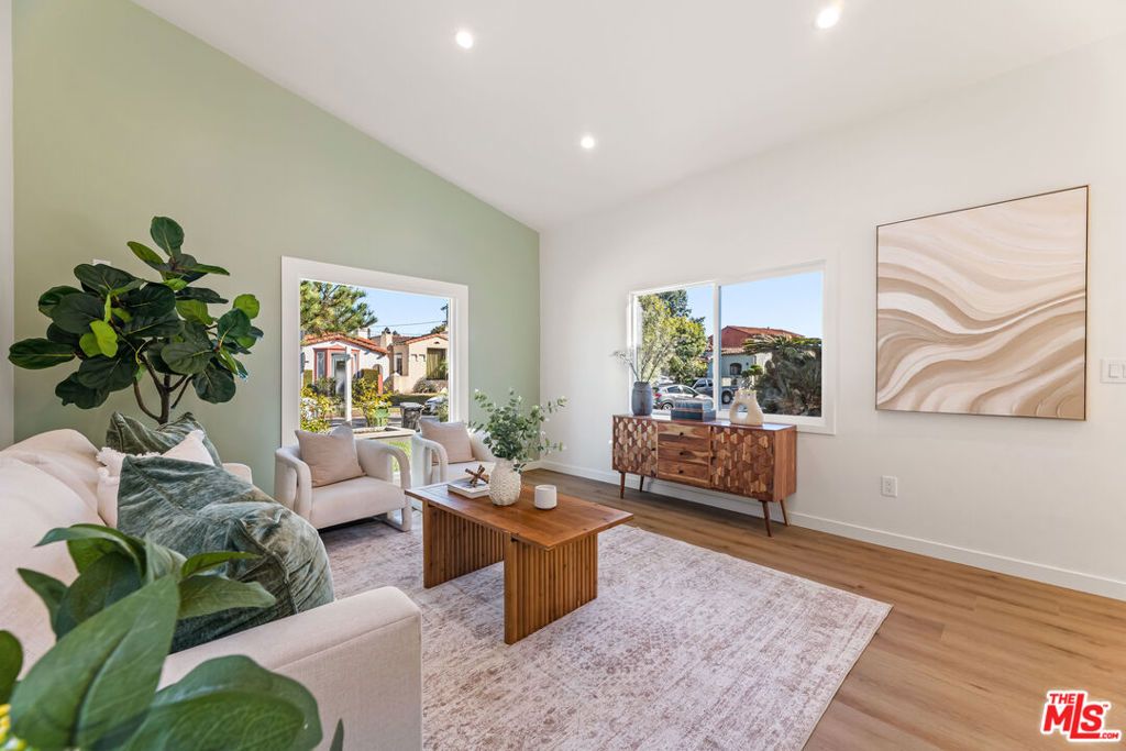 Photo of 4309 Sutro Avenue, Los Angeles, CA 90008 (MLS # 25625795)