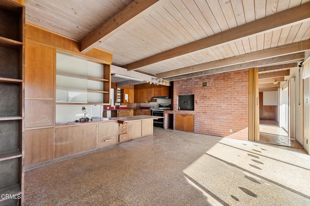 630 W Roderick Avenue