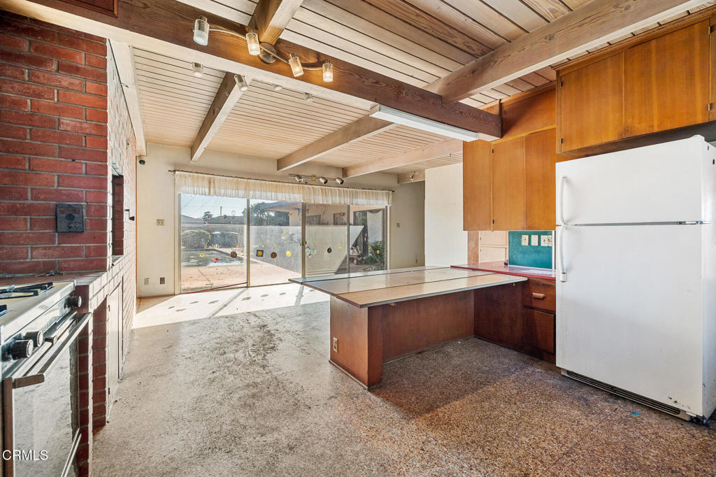 630 W Roderick Avenue